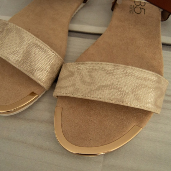 385 Fifth Cognac Sandals - Picture 4 of 7
